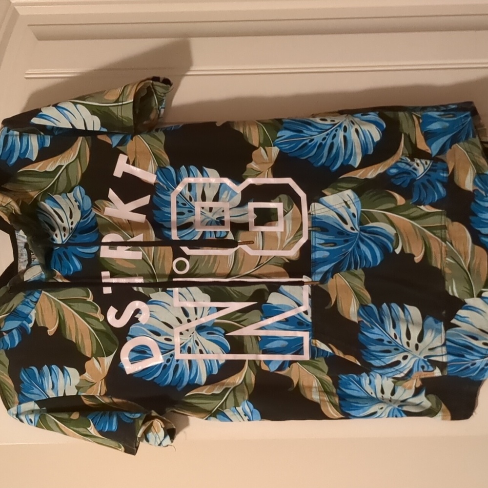 Men's size small 8ighth  Dstrkt Short sleeve Hawaiian hoodie with front pockets
